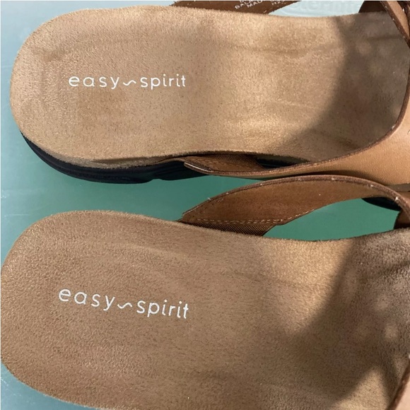 Easy Spirit Women's Tan Slip On Sandals NWOT Size 7W - Picture 3 of 5
